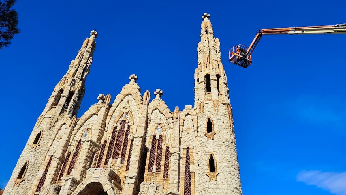 Novelda refuerza la torre izquierda del Santuario de Santa María Magdalena tras detectar grietas de gran tamaño