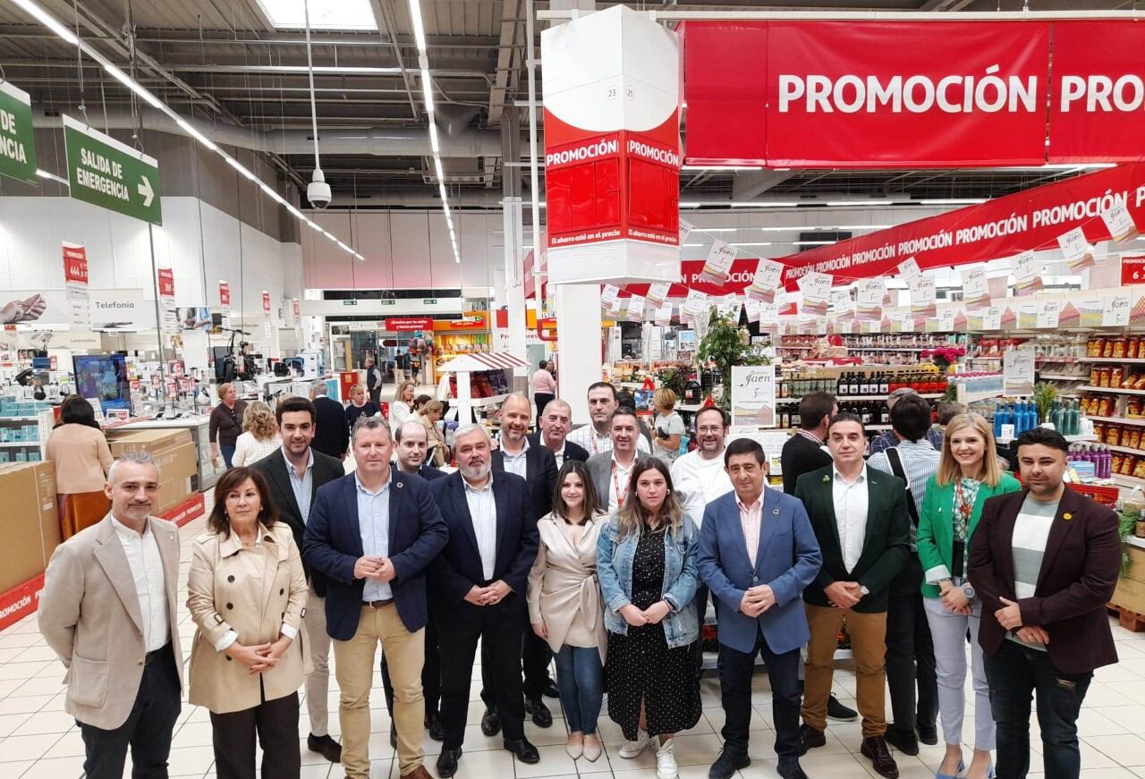 Inauguración de la acción promocional Degusta Jaén en Alcampo Linares