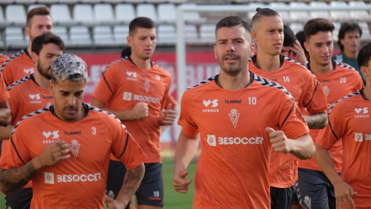El Real Murcia necesita dar más salidas para cerrar la plantilla