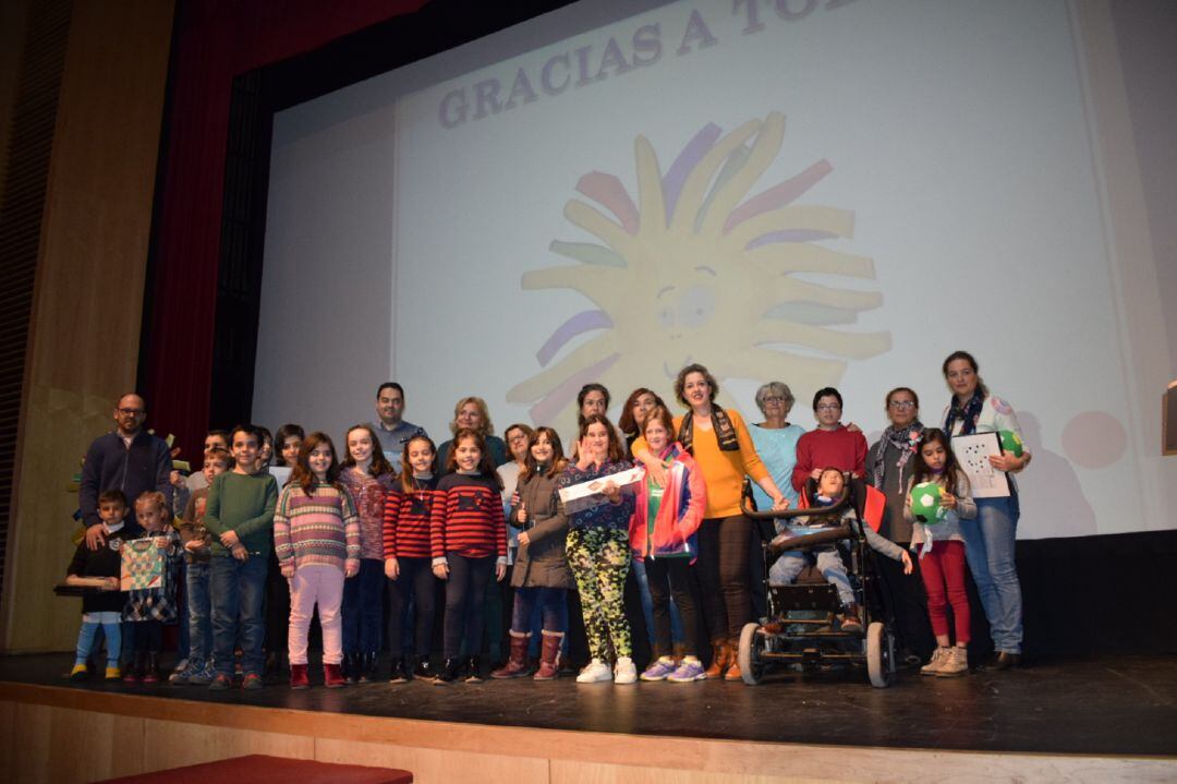 Foto de familia de los premiados.