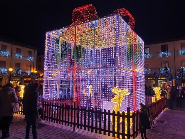 La caja mágica tiene grandes dimensiones y ofrece un espectáculo de luz y sonido