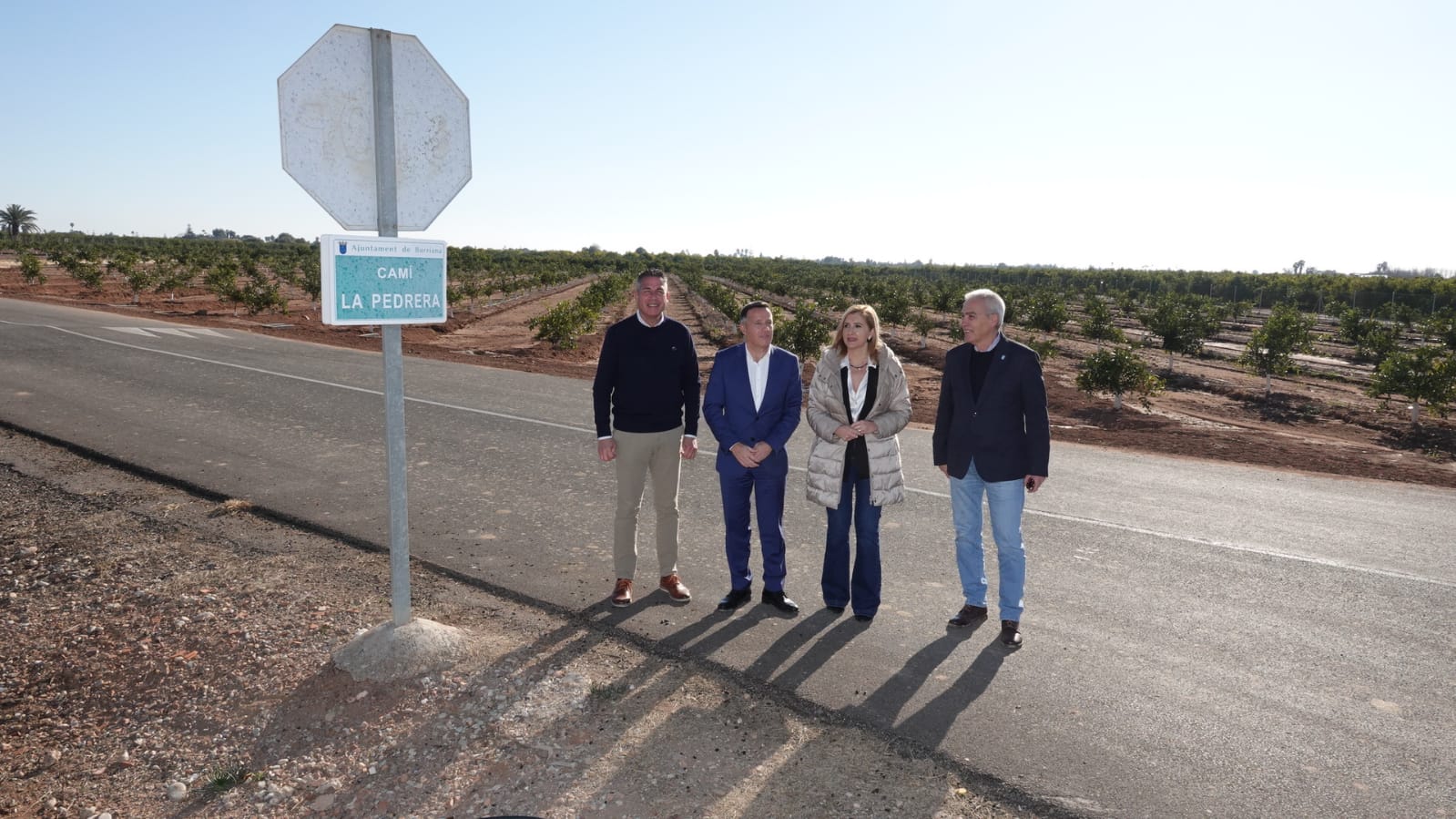 Jorge Monferrer, alcalde de Burriana y Salomé Pradas, Consellera de Medio Ambiente, Agua, Infraestructuras y Territorio, en la localización de la nueva depuradora