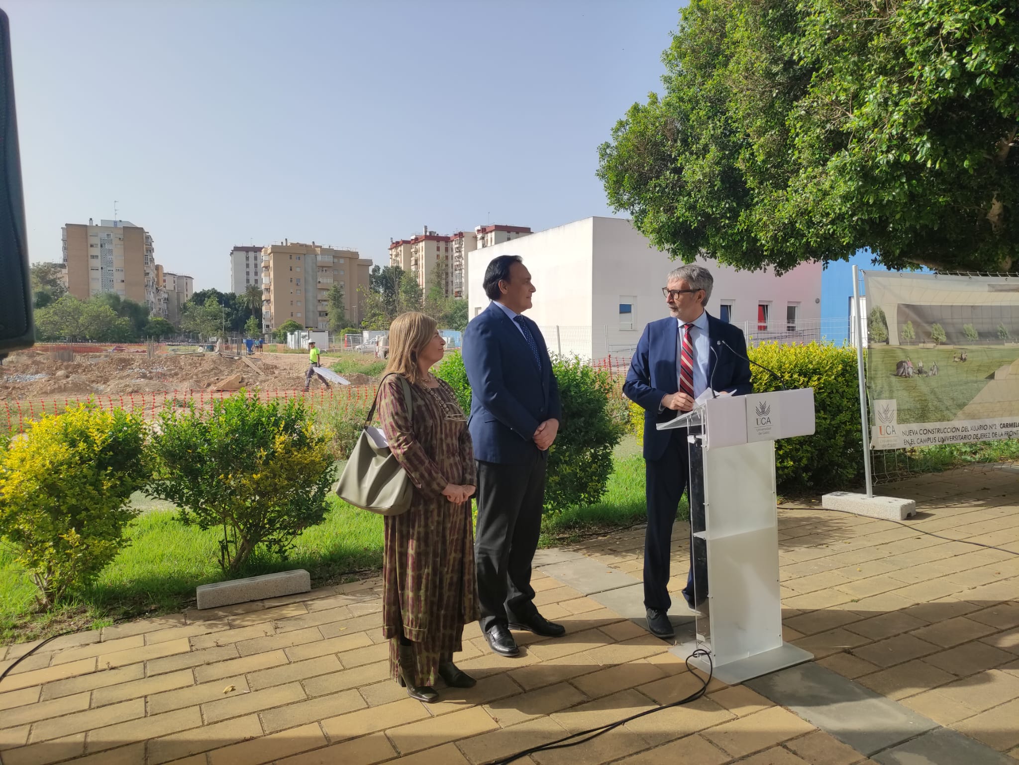 Isabel Paredes, José Carlos Gómez Villamandos y Francisco Piniella este lunes en Jerez