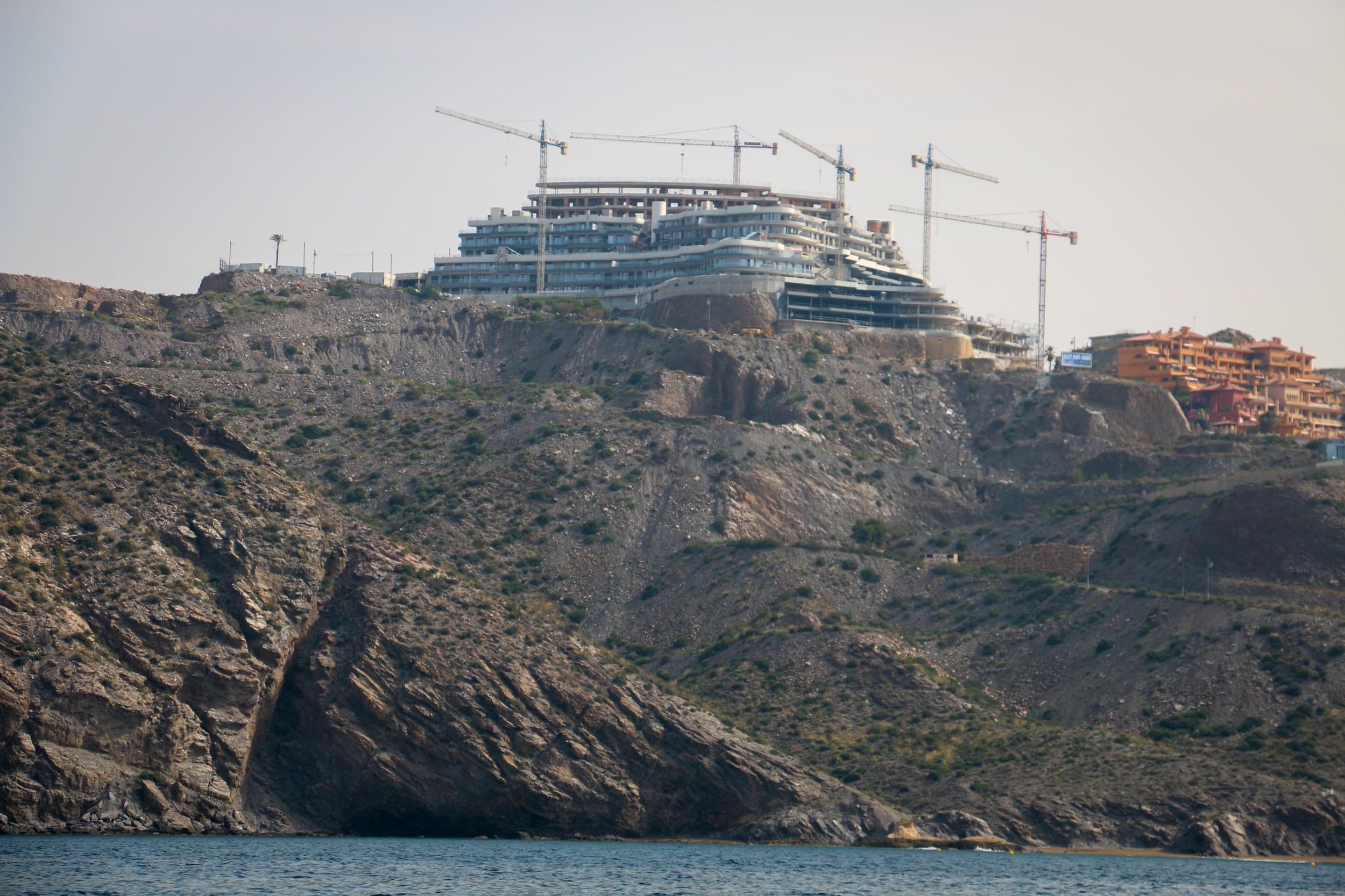 June 13, 2025, Águilas, Murcia, Spain.
The revival of urban development activity after the crisis allowed the Isea Calma residential complex project to be revived, with 129 homes on the seafront in Águilas opposite Isla del Fraile, on an 18,000-square-meter plot.
13 de junio de 2025, Águilas, Murcia, España.

La reactivación de la actividad urbanística después de la crisis permitió recuperar el proyecto de complejo residencial Isea Calma con 129 viviendas en primera línea en Águilas frente a la Isla del Fraile, en una parcela de 18.000 metros cuadrados.