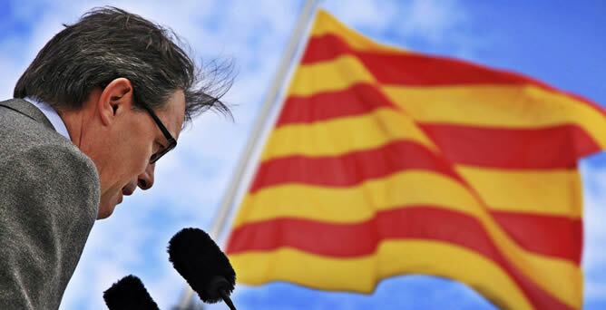 Artur Mas durante su intervención en la inauguración de unas obras en el municipio de Torrelavit (Barcelona), donde ha anunciado que la próxima semana convocará a partidos políticos y al mundo educativo para defender el actual modelo de inmersión lingüíst