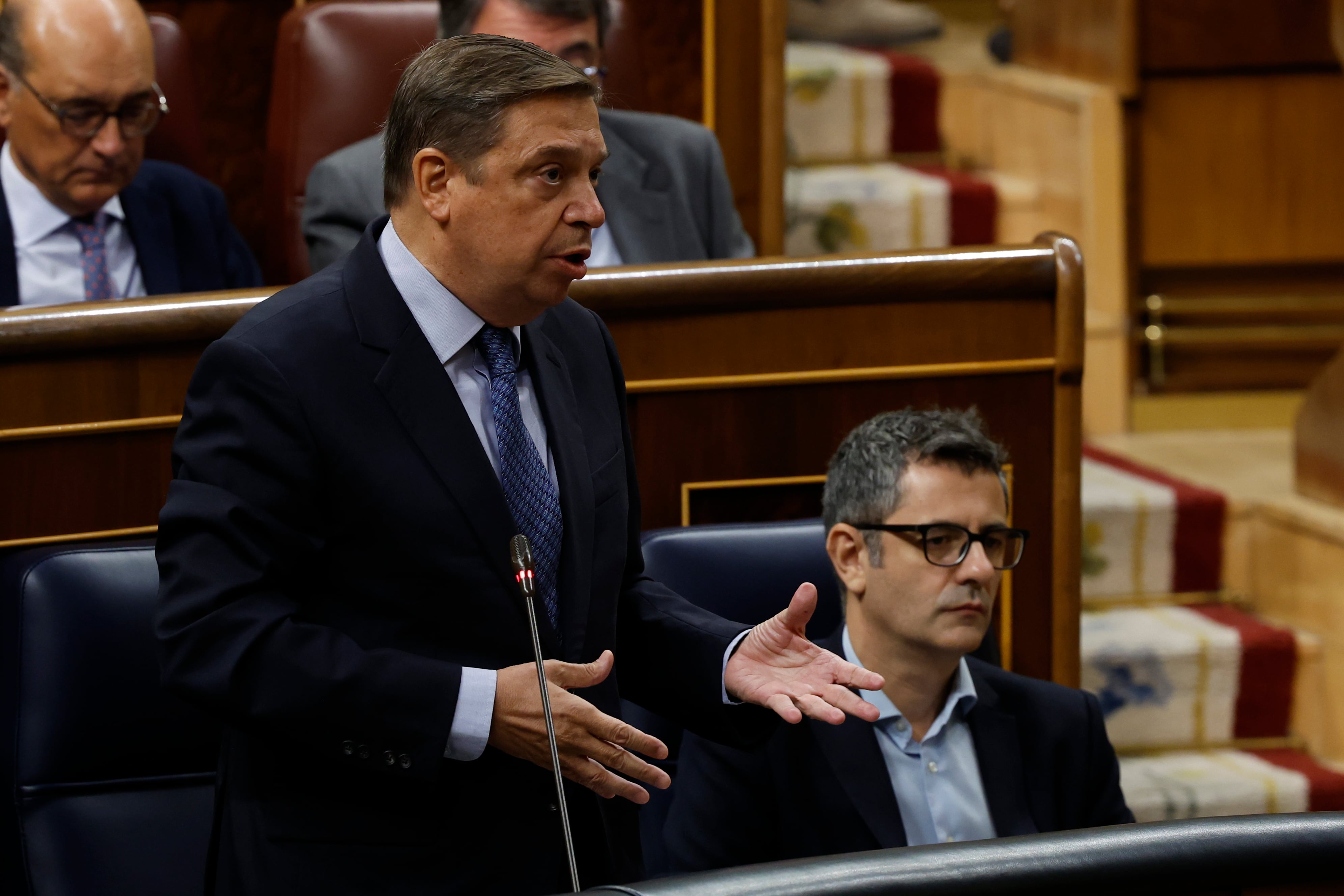 MADRID, 05/10/2022.- El ministro de Agricultura, Luis Planas durante el pleno celebrado este miércoles en el Congreso de los Diputados. EFE/J.J.Guillén
