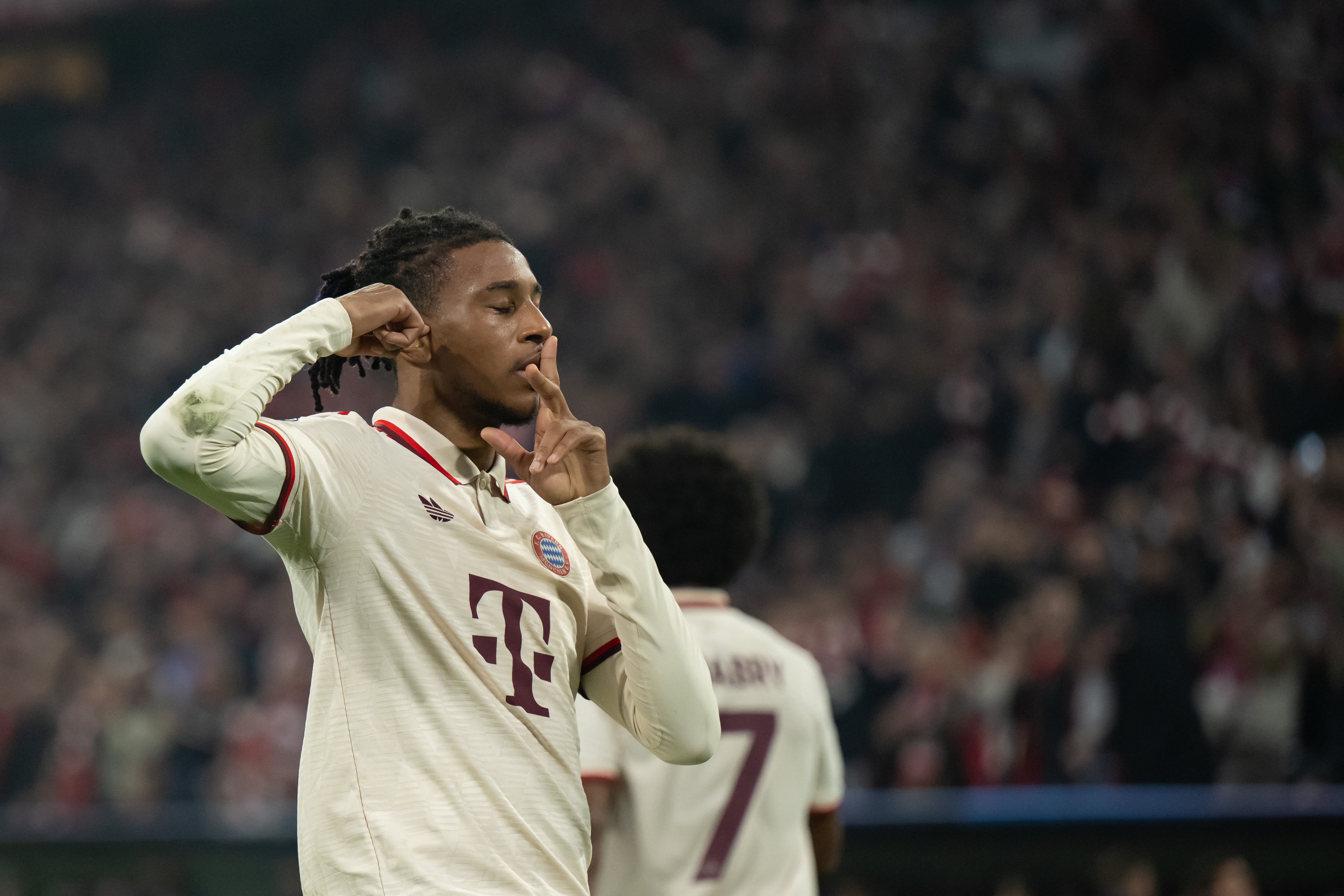 Michael Olise celebra un gol en la presente edición de la Champions. (Sebastian Widmann/Getty Images)