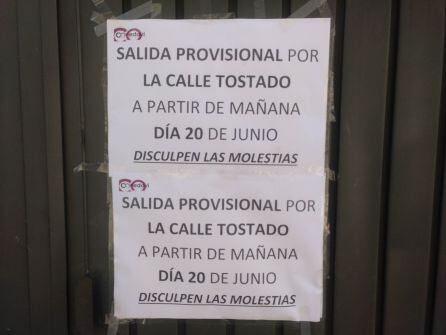 Cartel colocado en uno de los garajes de la calle Lope Nuñez