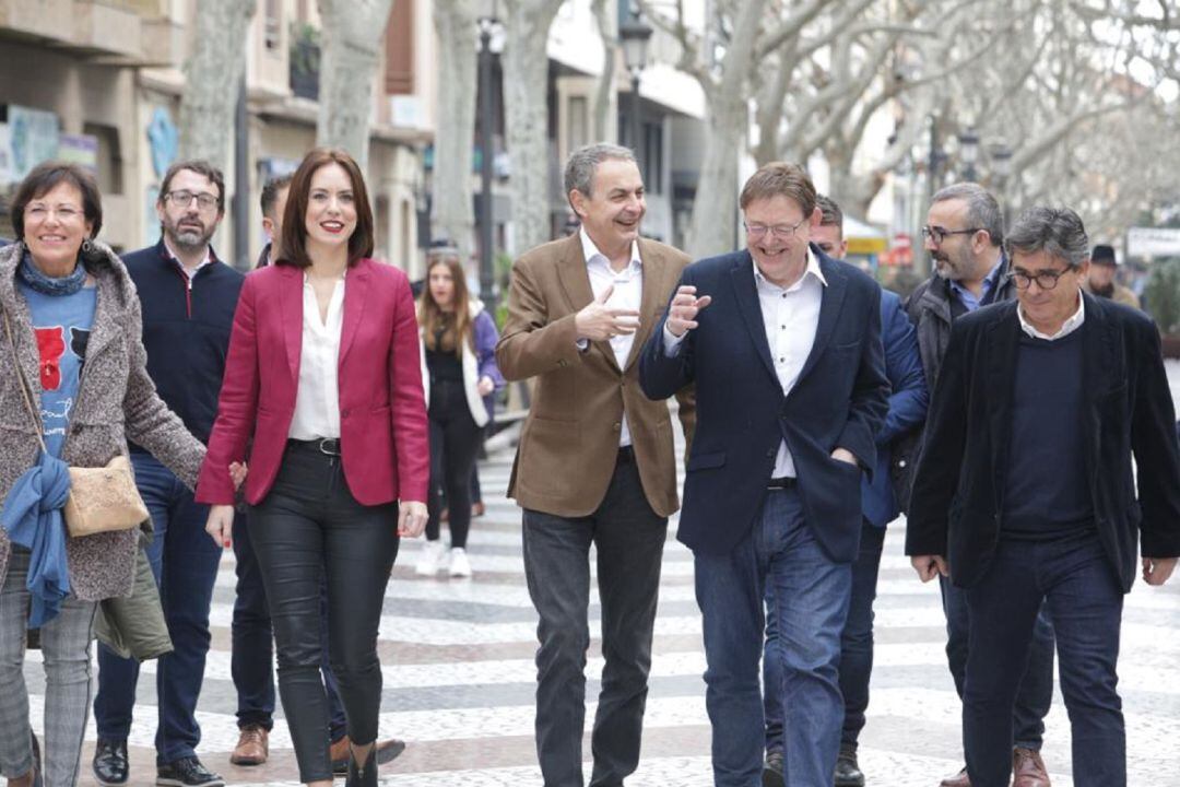 Diana Morant, candidata a la alcaldía de Gandia del PSPV, José Luis Rodríguez Zapatero y XImo Puig, presiden de la Generalitat (de izq. a dcha.)