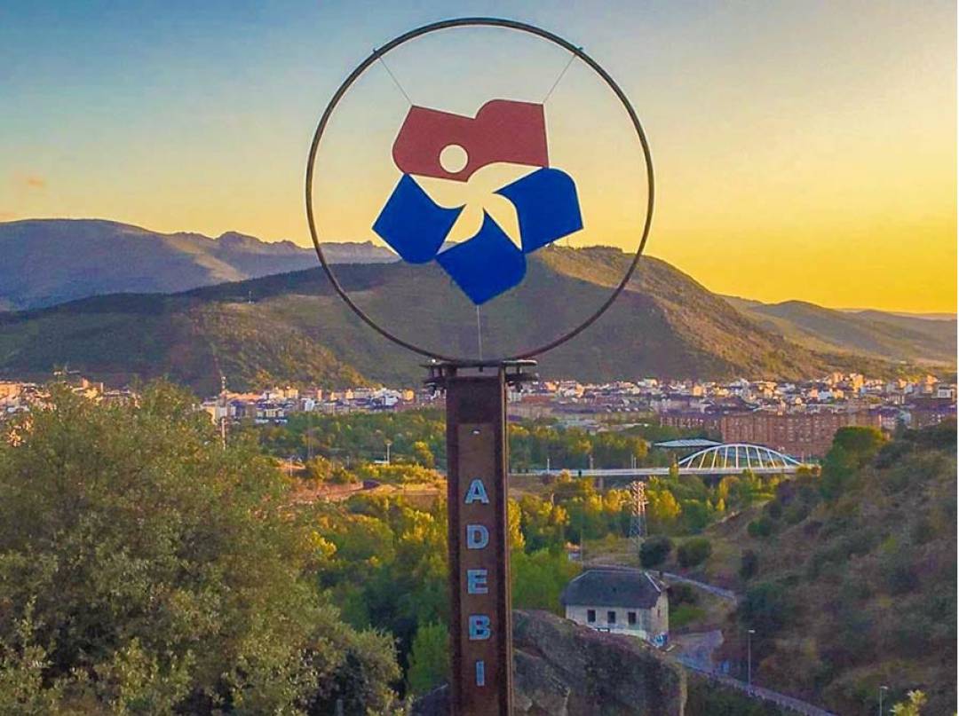 Monumento senda de Bas, de Pablo Voces Bello