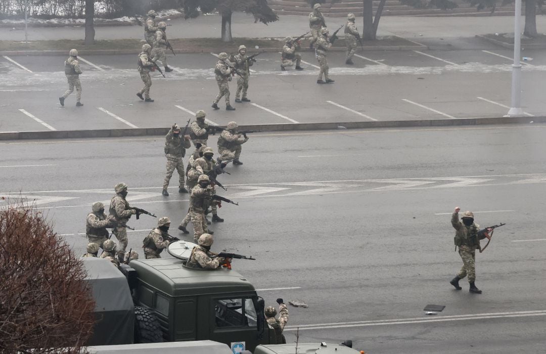 Tropas desplegadas en Almaty, Kazajistán