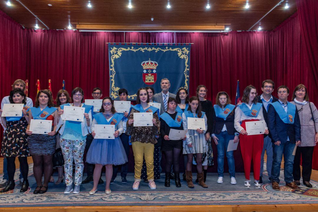 Entrega diplomas en la UBU