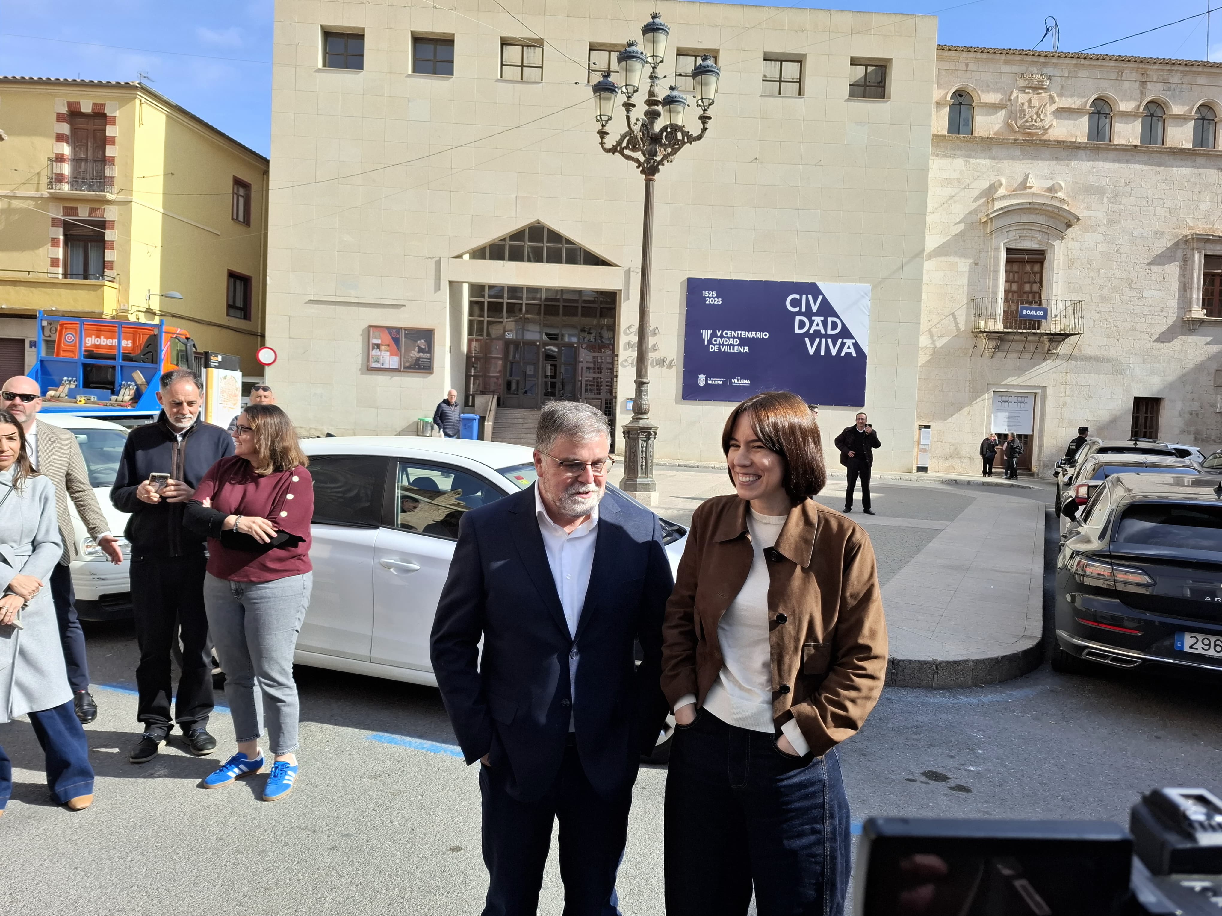 La ministra, con el alcalde de Villena