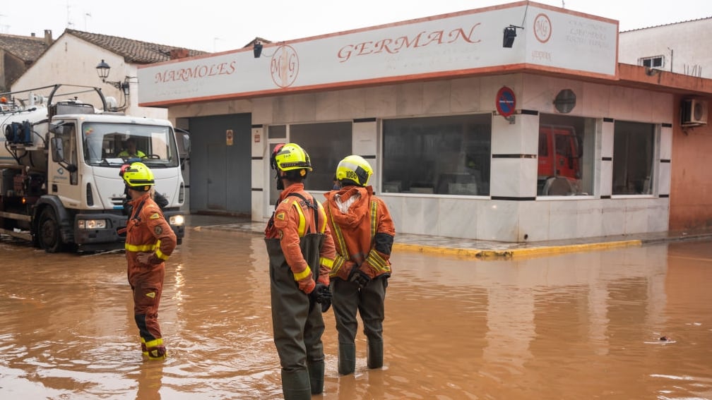 Meteocat lanza aviso de máxima peligrosidad para Barcelona por riesgo de granizo y posibilidad de tornados y cierra el acceso a las playas      