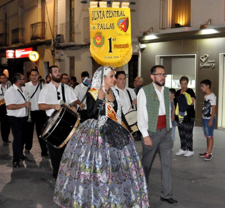 Desfile ninot en Elda