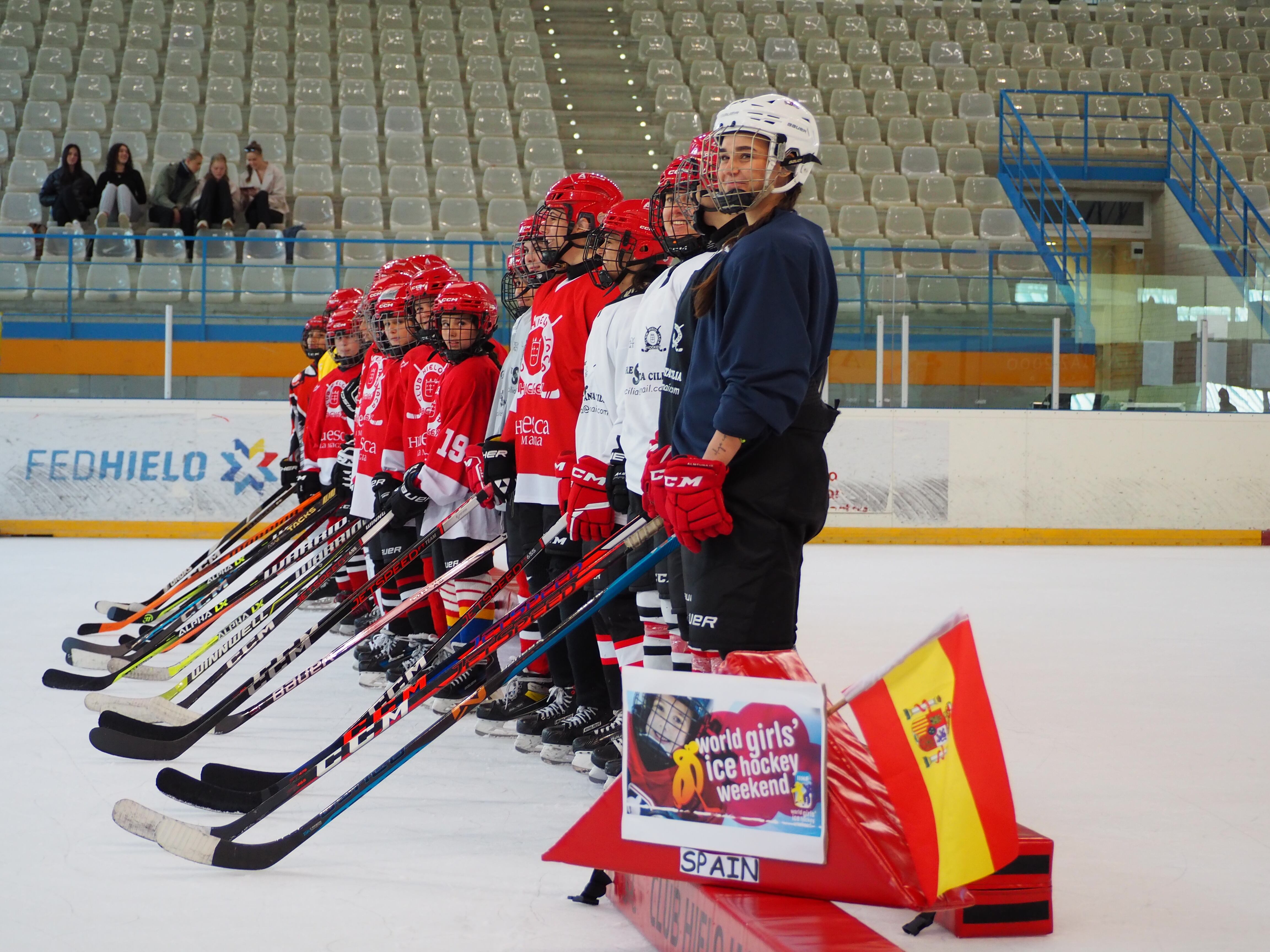 Hoy, más de medio centenar de niñas y jóvenes defienden los colores del CHJ  (Foto: A. Betrán)