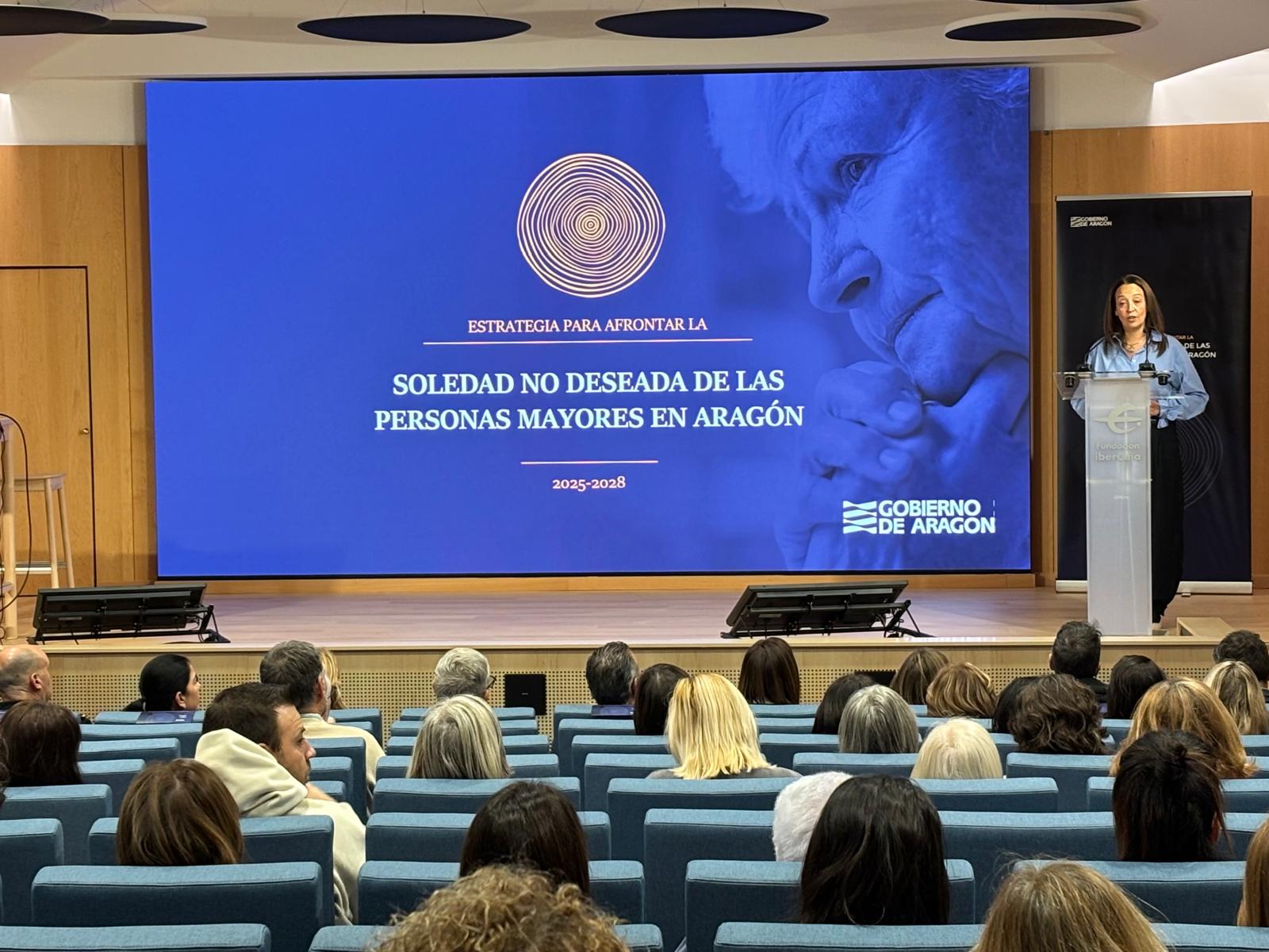 La consejera de Bienestar Social y Familia, durante la presentación de la Estrategia de la Soledad no deseada en Huesca