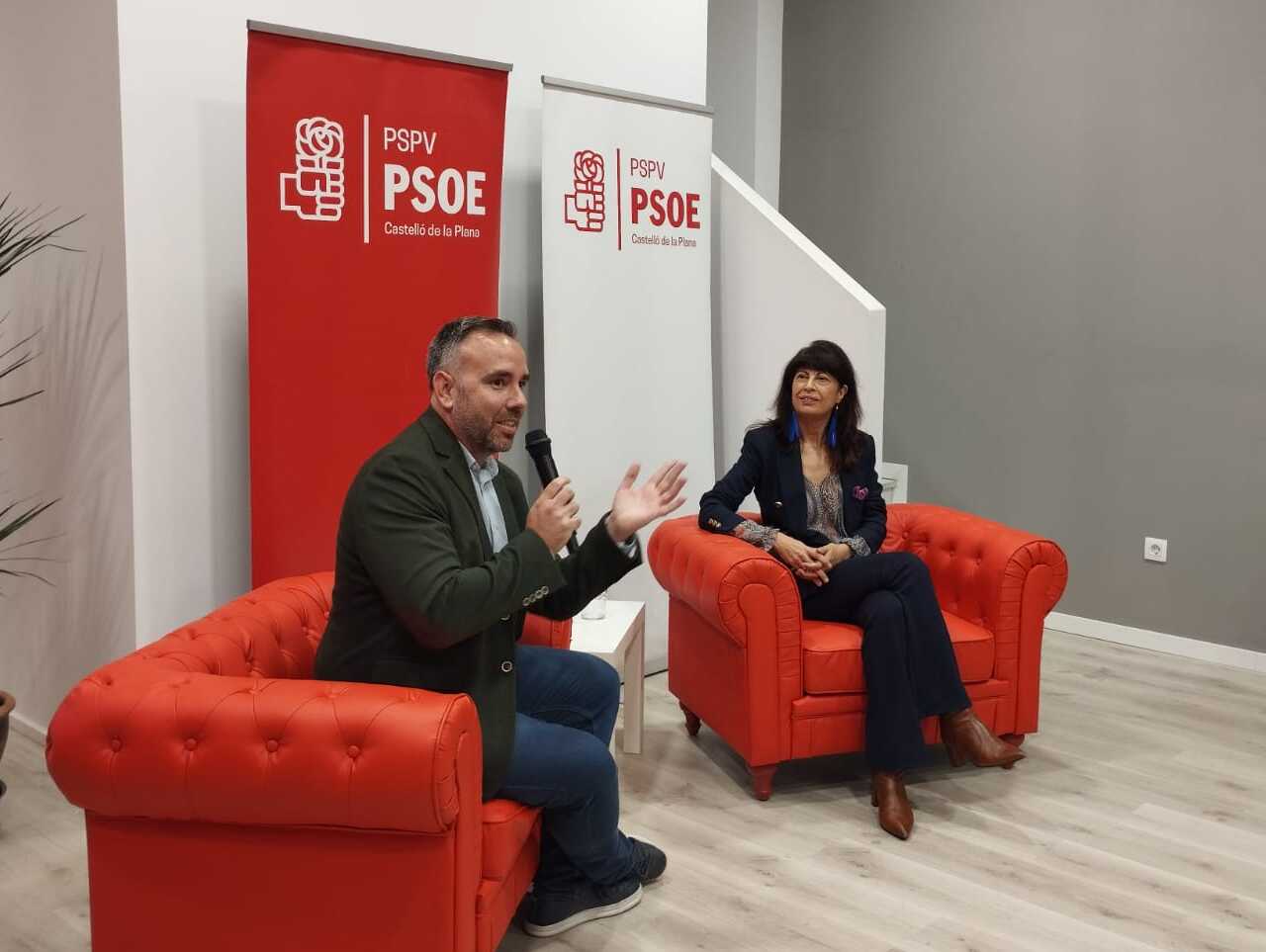 El secretario general del PSPV en la ciudad de Castellón, Rafa Simó, y la ministra de Igualdad, Ana Redondo.