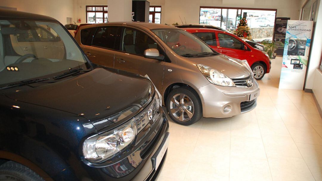 Vehicles en un concessionari.