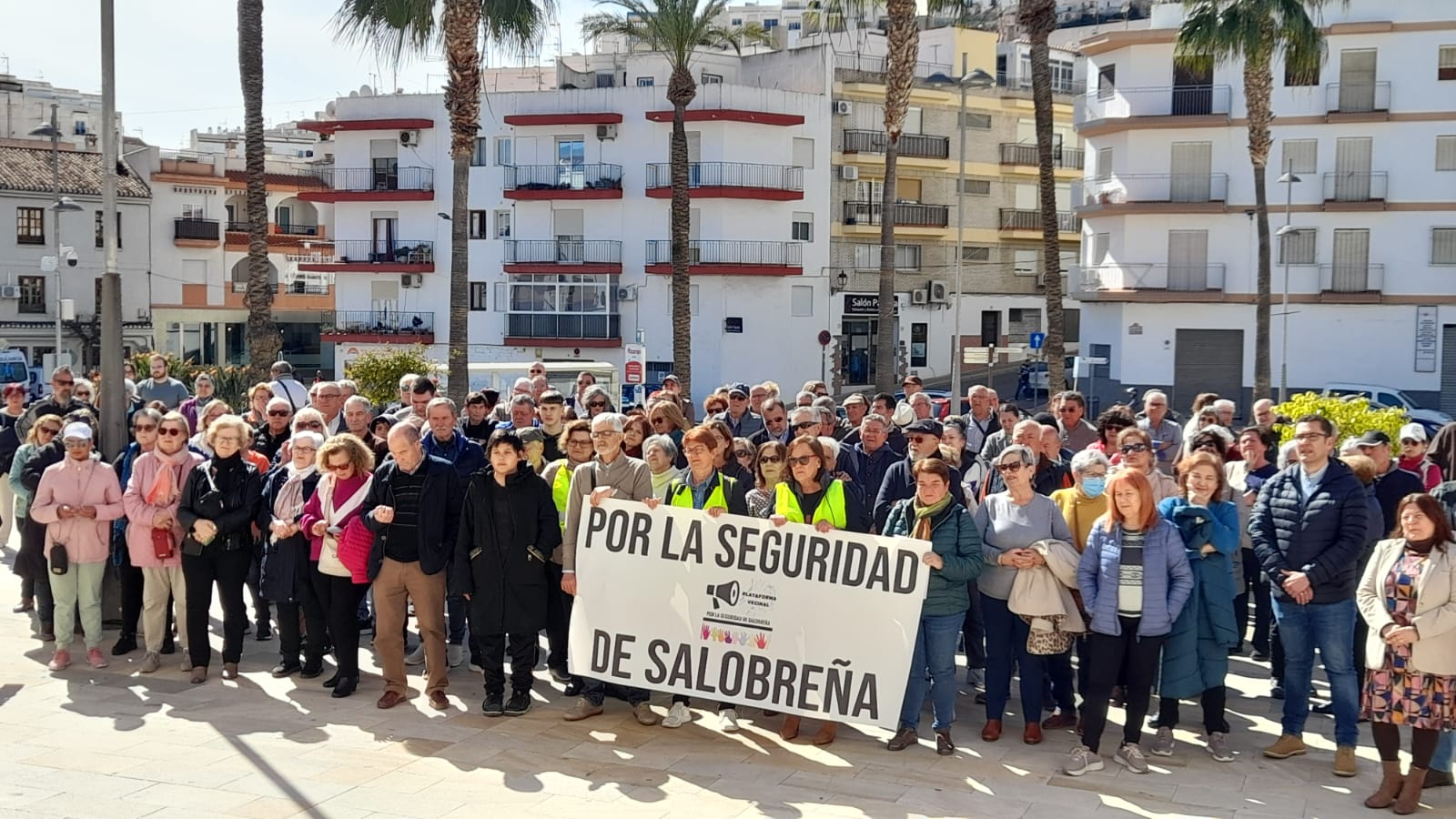 Concentración vecinal en Salobreña por los continuos robos