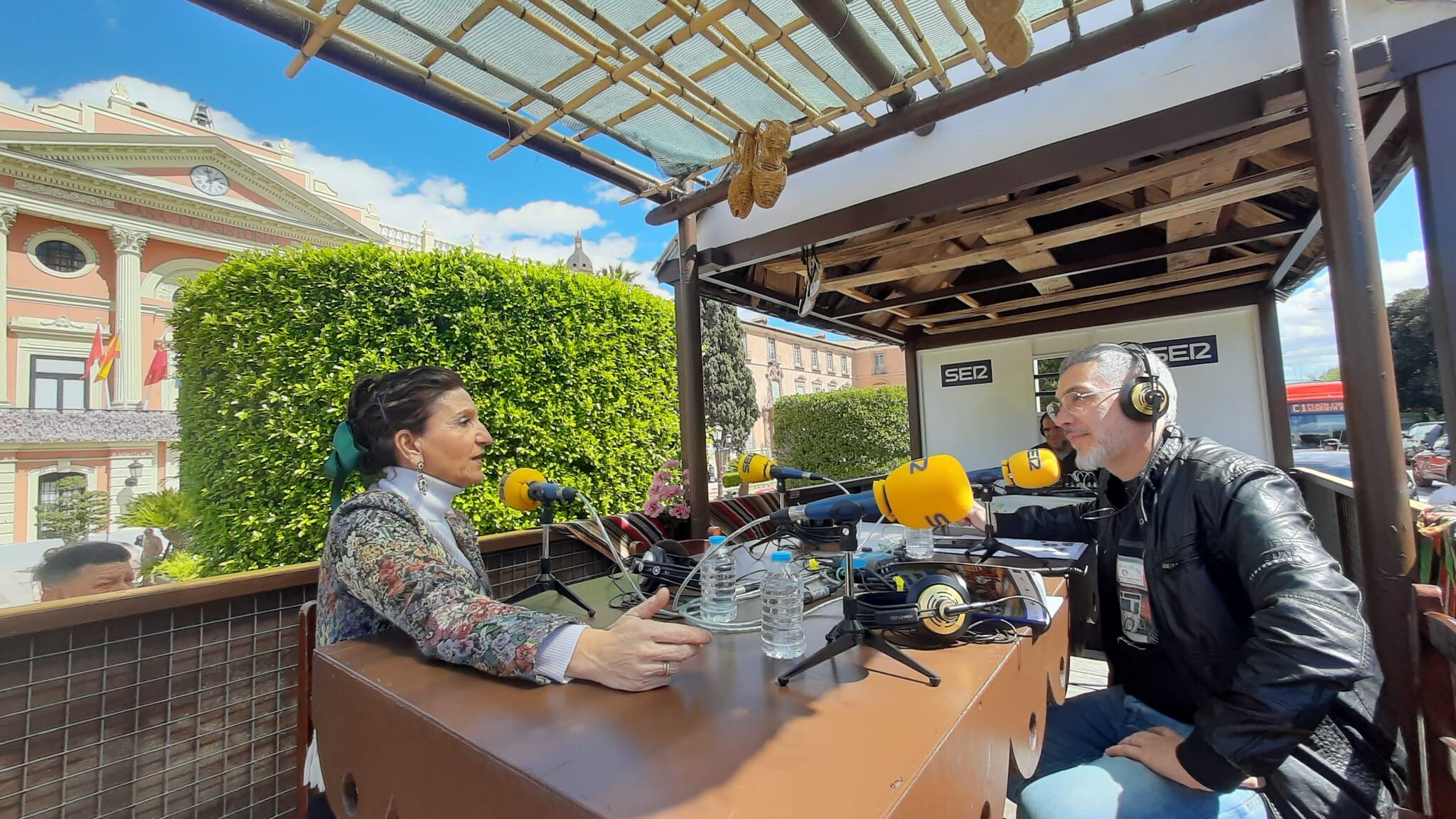 Paco Sánchez entrevista a Mª. Teresa Cambronero, secretaria de la Federación de Peñas Huertanas y presidenta de la Peña San Isidro-La Panocha.