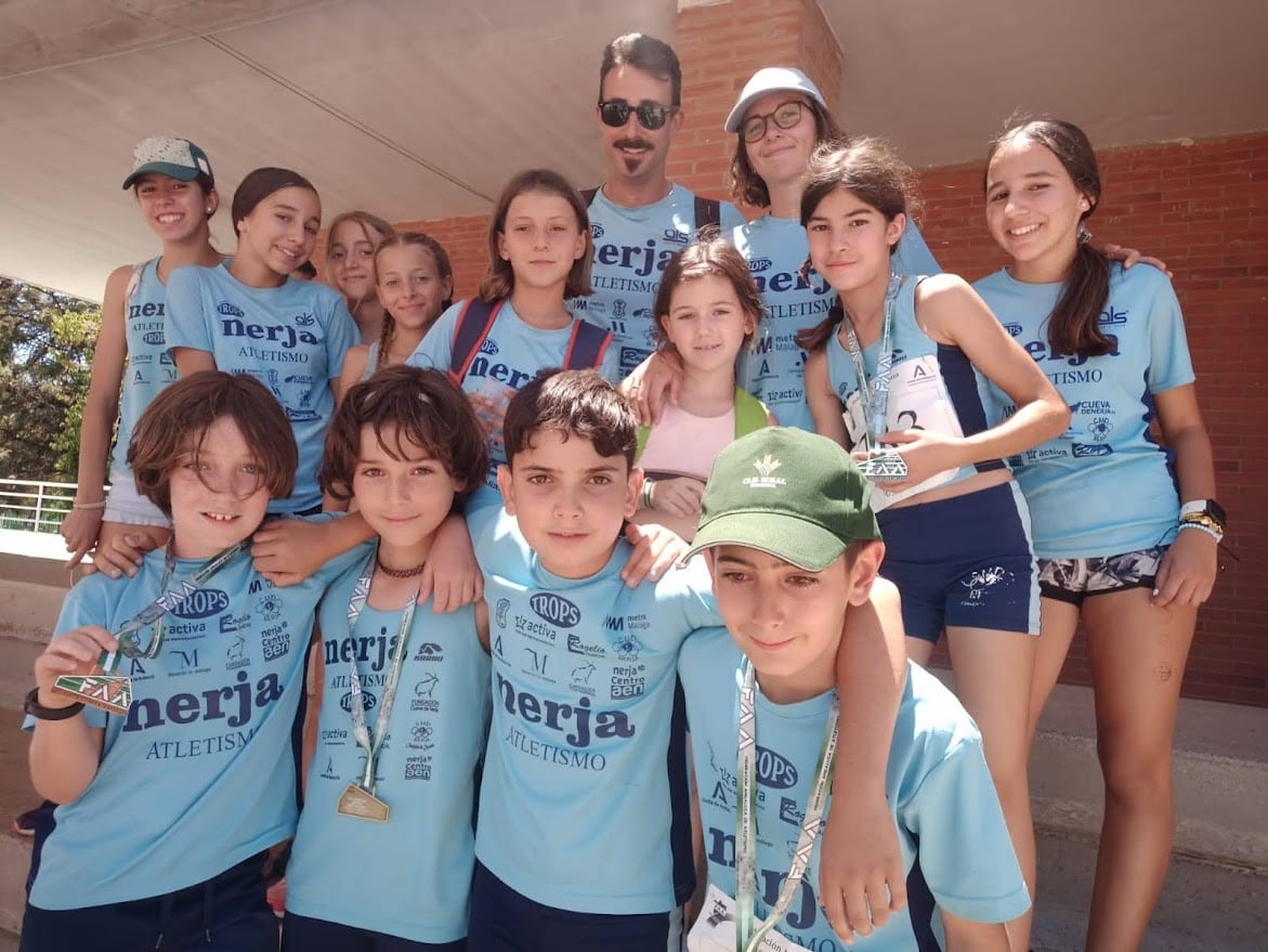 Los atletas de categoría Sub 12 del Trops-Cueva de Nerja, que participaron en el Campeonato de Andalucía