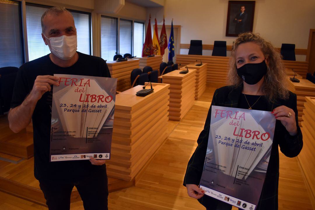 Los concejales Nacho Sánchez y Ana Belén Chacón han presentado las actividades con motivo del Día del Libro