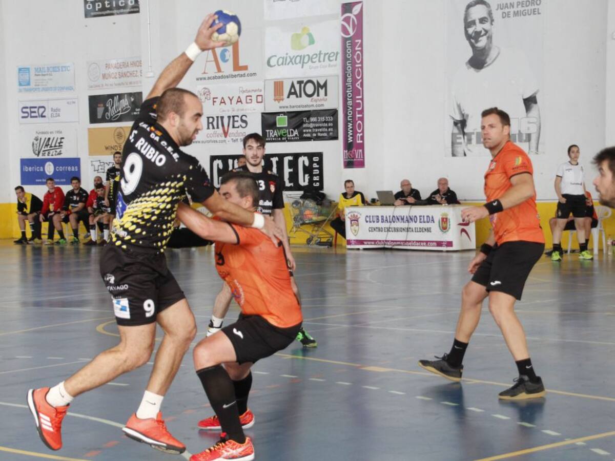 El Elda C.E.E. mete la directa (25-19)