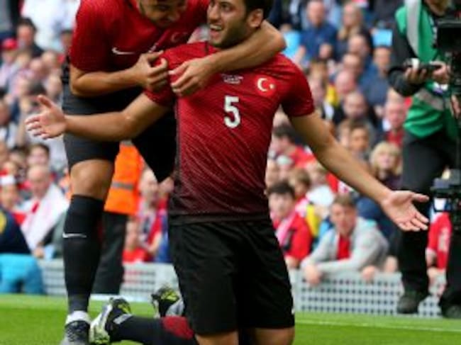 Çalhanoglu, en un partido con Turquía.