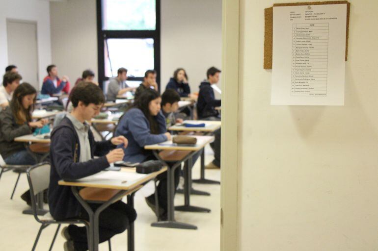 Alumnes abans d'iniciar les proves del POB.