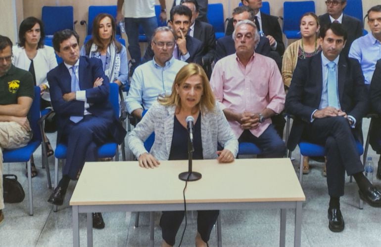 Imagen tomada de la pantalla instalada en la sala de prensa del EBAP, de la infanta Cristina de Borbón durante el turno de última palabra en el juicio del caso Nóos.