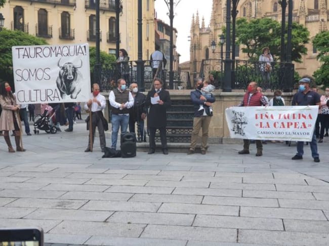 Doscientos segovianos se manifiestan en apoyo al sector taurino