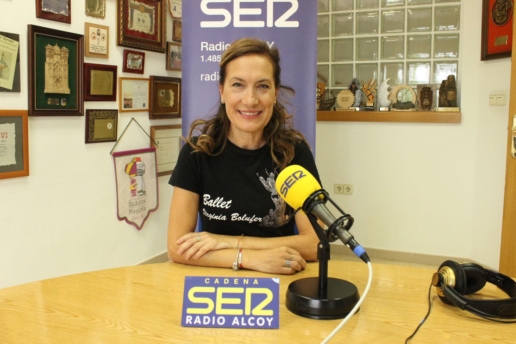 Virginia Bolufer, en el estudio central de Radio Alcoy