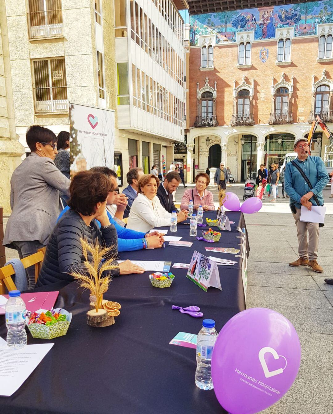 Programación especial de Radio Gurugú, de Hermanas Hospitalarias Palencia, en la calle con motivo del Día Mundial de la Salud Mental