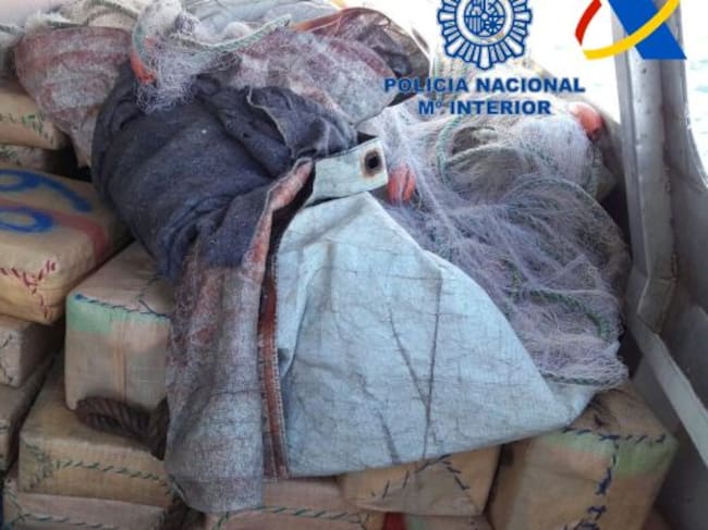 Fardos incautados en el barco