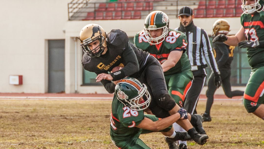 Los pinteños, con su tradicional uniforme dorado y negro, compiten en la Liga madrileña de 9x9 donde hay otro equipo del sur de Madrid: Fuenlabrada Punishers.