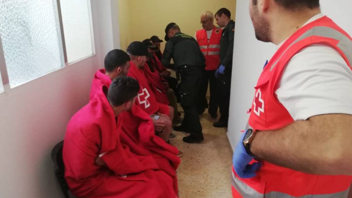 Rescatados 11 inmigrantes en una patera frente a Altea y localizadas otras dos vacías en Benidorm