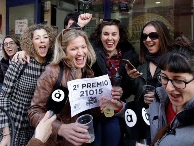 La administración de loterías de Pedreguer (Alicante) agraciada con parte del segundo premio del sorteo de Navidad ha repartido 8,75 millones de euros por ventanilla, todos ellos a vecinos de la localidad