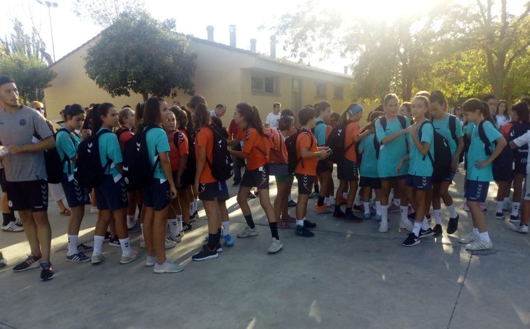 Las jugadoras de los equipos de cantera del Zaragoza CFF no pudieron entrenarse el primer día de pretemporada