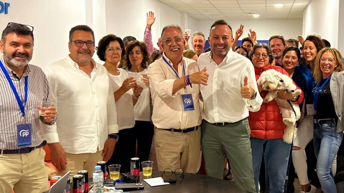 La marea blava arrasa a les municipals on només Maó i Es Mercadal resisteixen