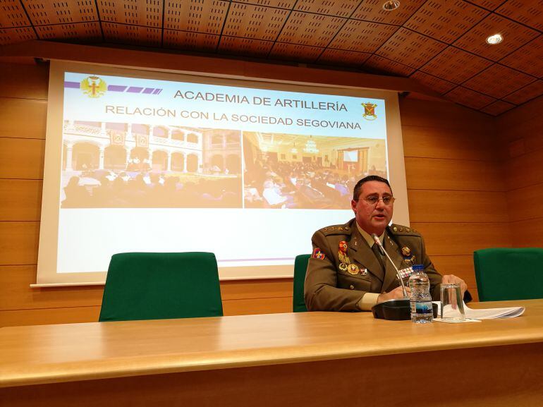 El coronel director de la Academia José María Martínez Ferrer durante el balance de la actividad de este centro militar