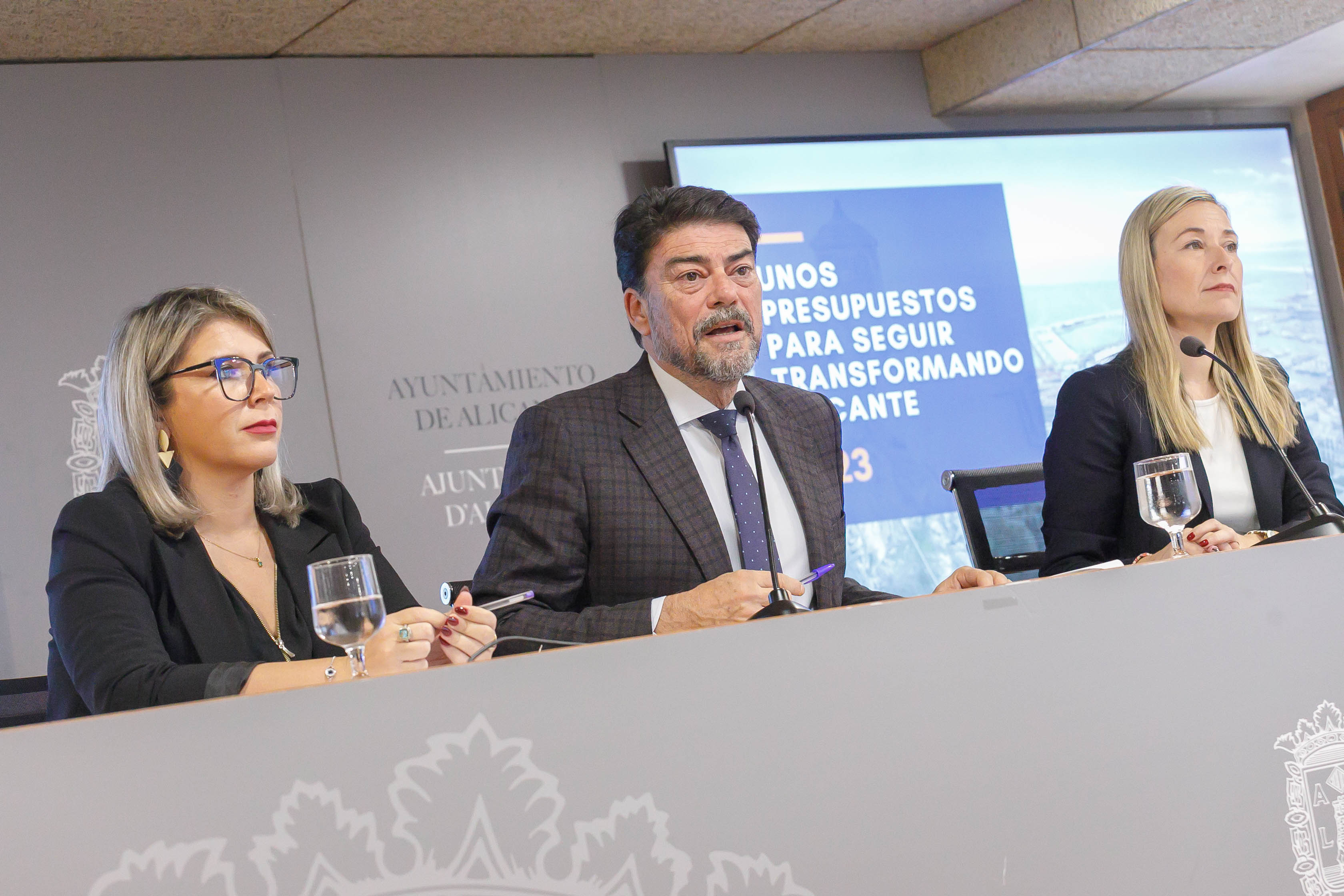 Sánchez, Barcala y López durante la presentación del proyecto de presupuestos