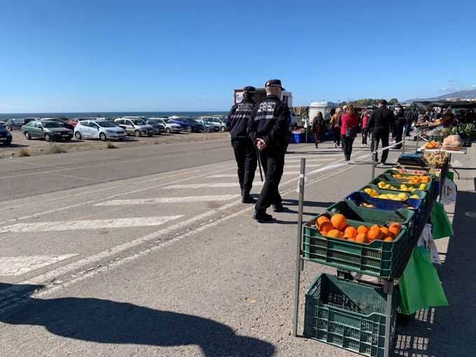 Se acabaron las bolsas de plástico en los mercadillos de la capital.