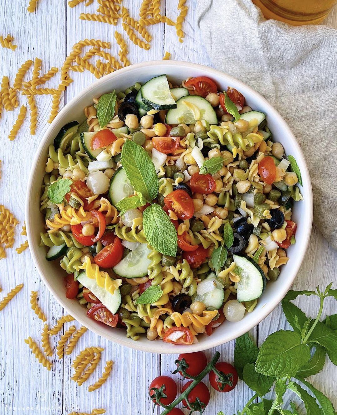 Los expertos en la gastronomía consideran que hay que ser racionales a la hora de hacer una ensalada para conseguir tanto un plato nutritivo, como equilibrado