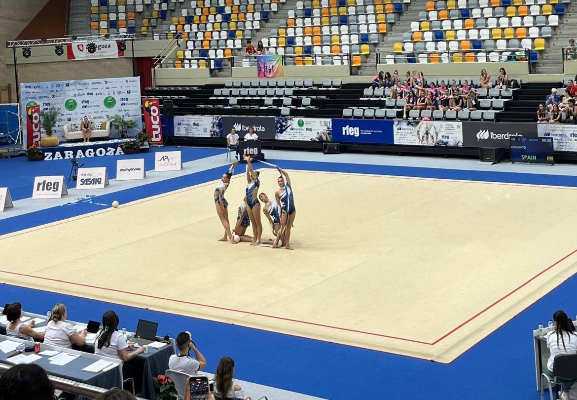 Selección Española de Gimnasia Rítmica en el ejercicio de 3 cintas y 2 pelotas