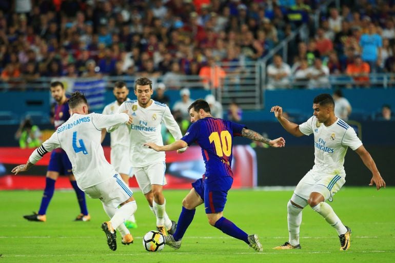 Messi guía la pelota ante Sergio Ramos, Kovacic y Casemiro