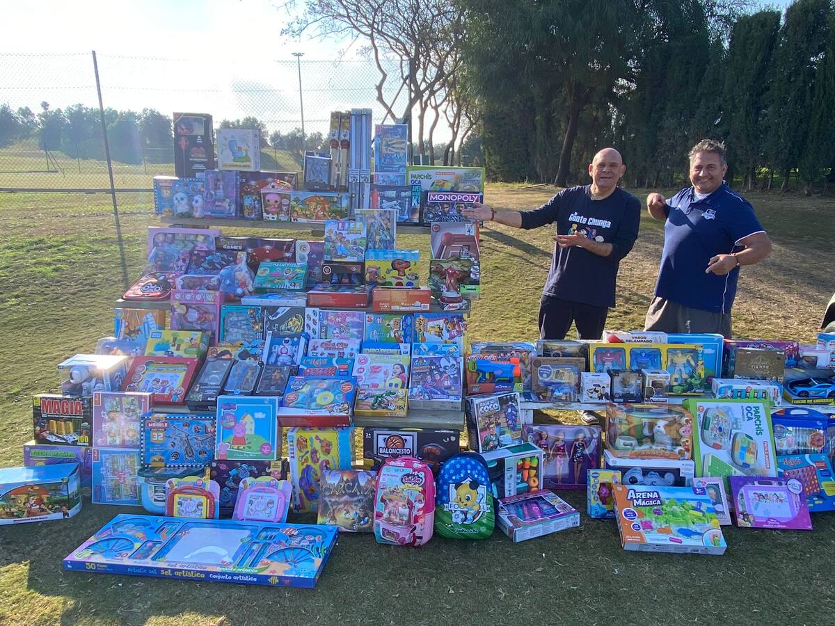 El Torneo Benéfico Sherry Footgolf consigue cientos de juguetes para los niños más desfavorecidos