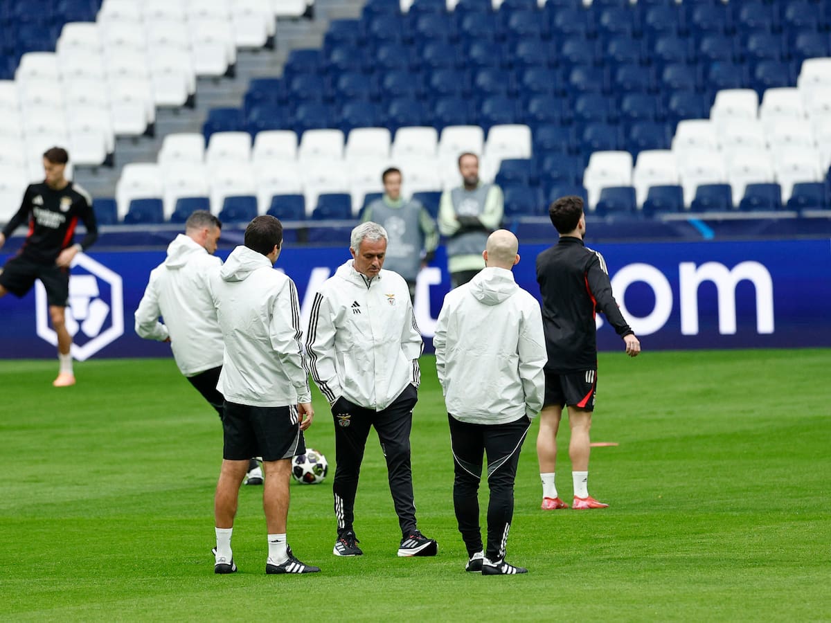 Mourinho vuelve a pisar el césped del Bernabéu 13 años después