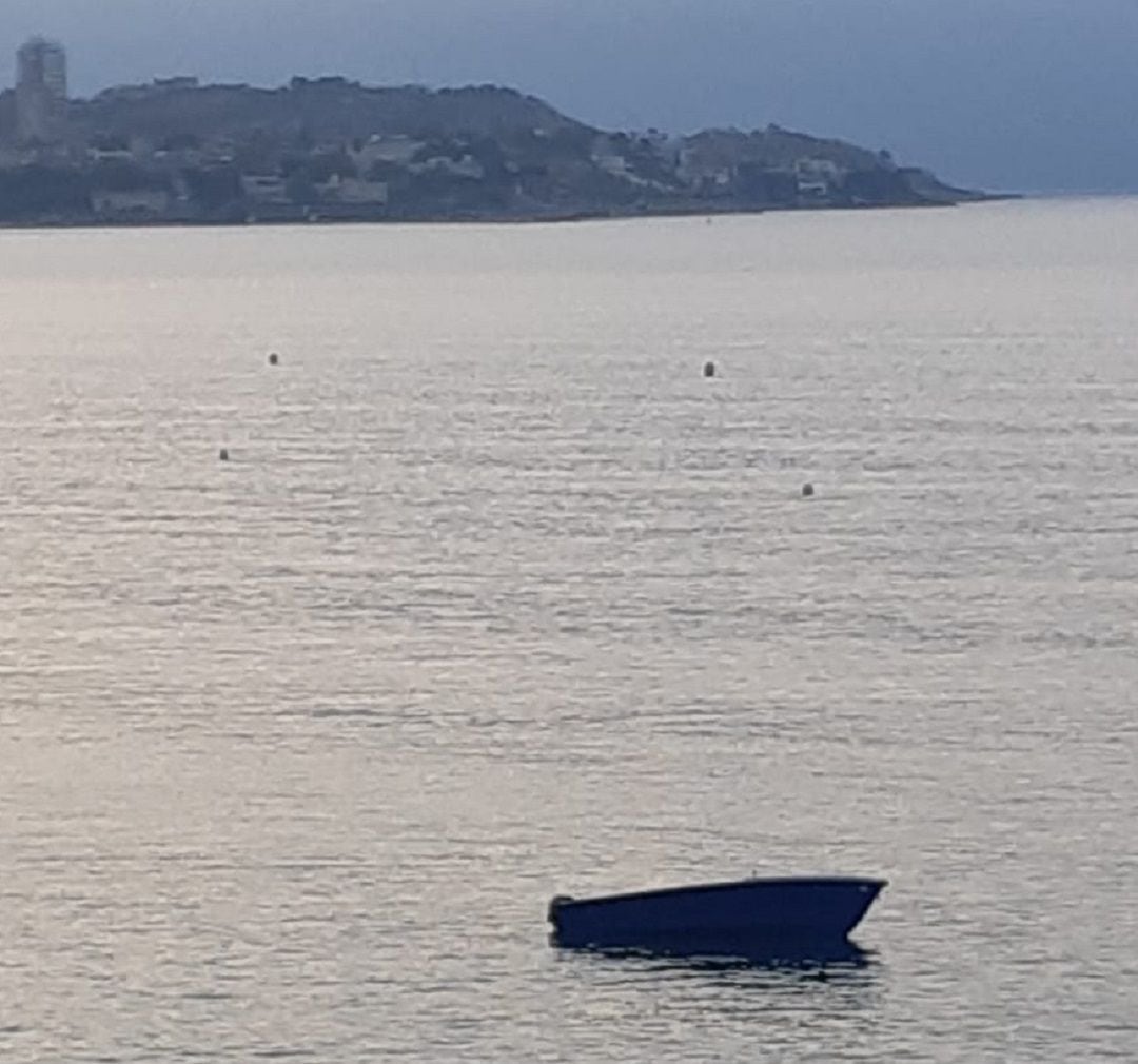 Patera localizada en una cala cerca de la playa de la Albufereta de Alicante
