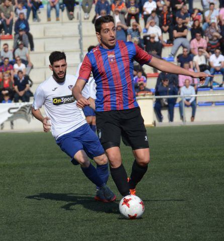 Carlos Terol con el balón